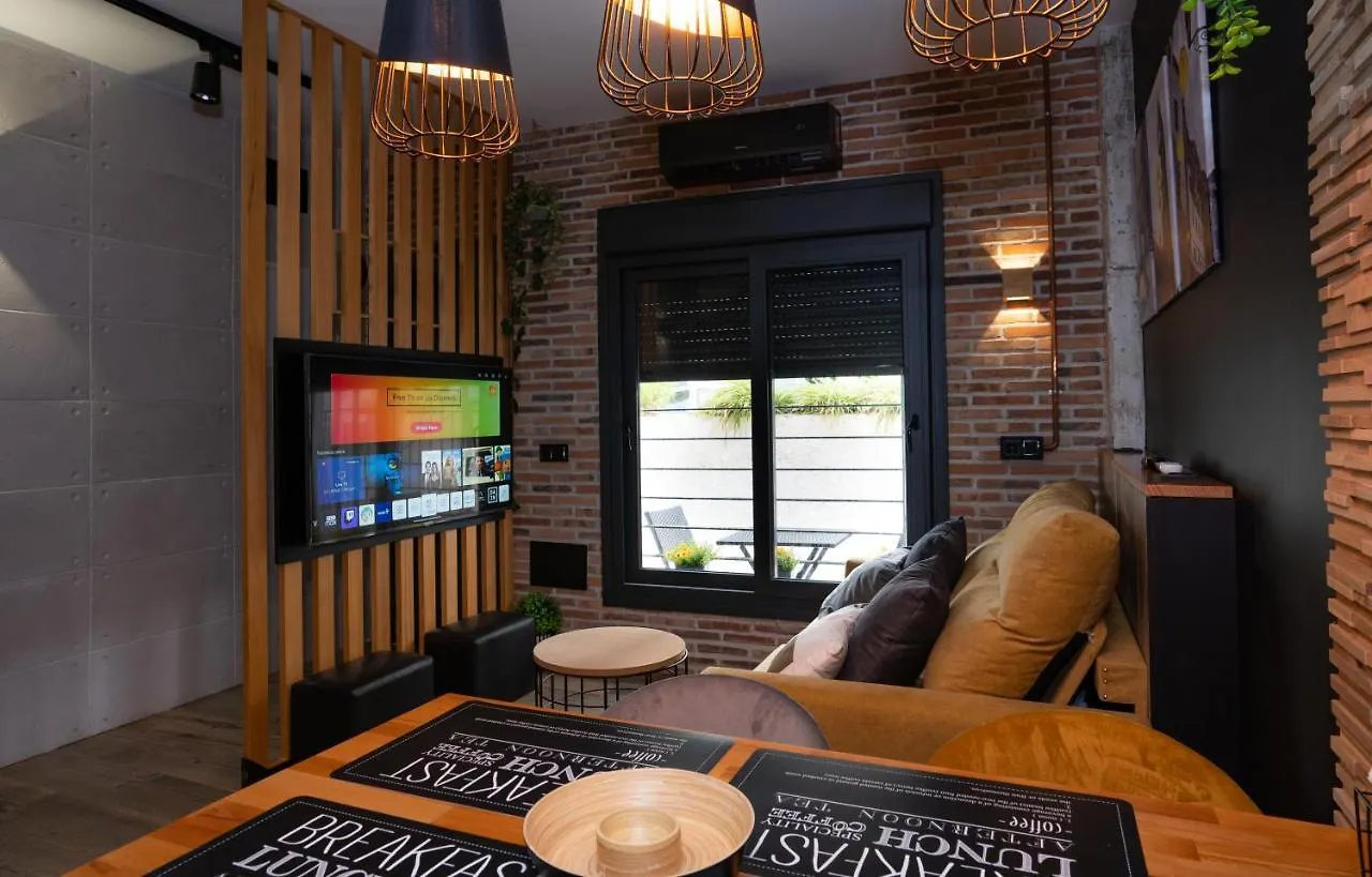 Carihuela Playa. Plaza Del Remo. Exclusivo Apartamento Al Lado Del Mar. Torremolinos